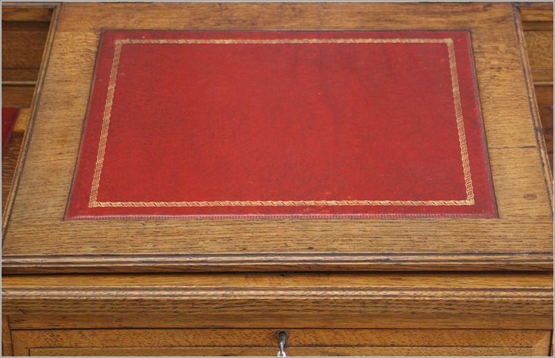 4025 Antique Oak Dickens Desk (8)